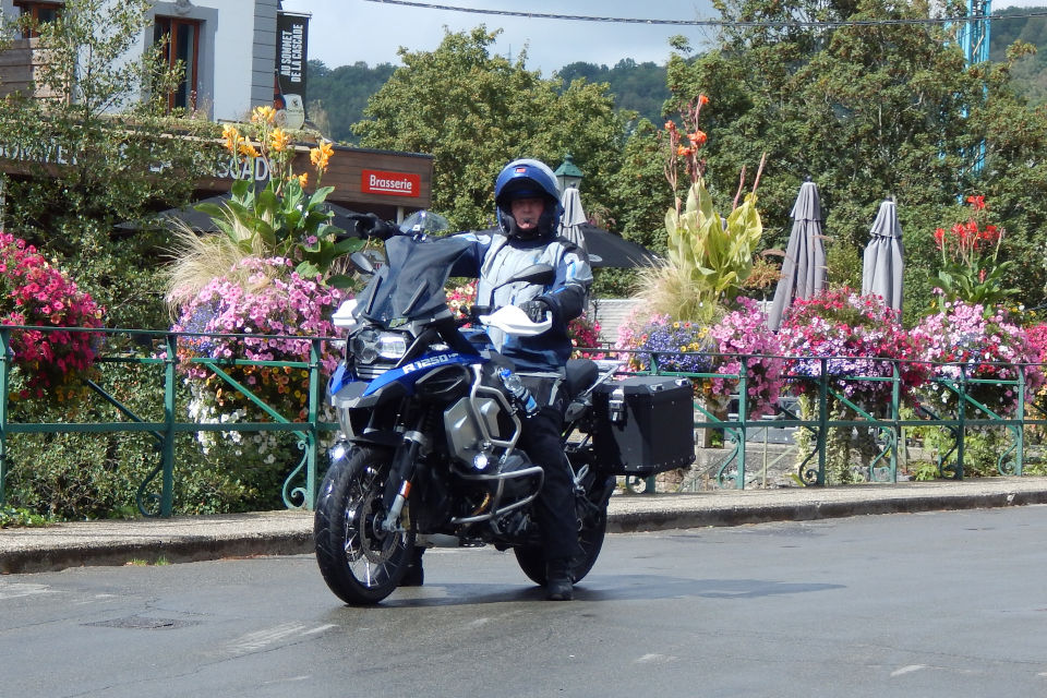 Motorrijbewijspoint Naaldwijk examengarantie AVB en AVD